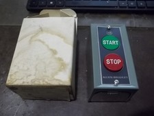 NIB ALLEN BRADLEY 800S-2SA SER M PUSH BUTTON STATION 152-3 