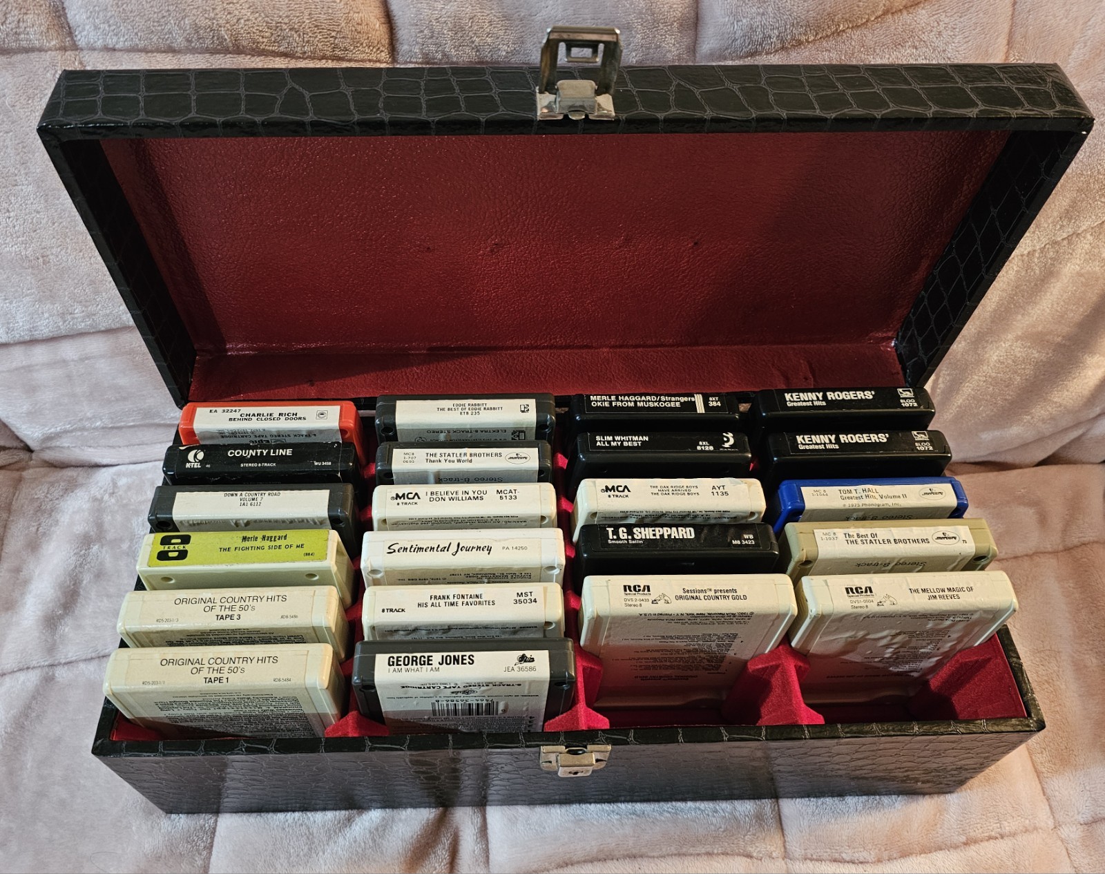 Print Tracking Label Vintage Black Reptile Print 8-Track Tape Carrying Case W/ 22 Tapes ...