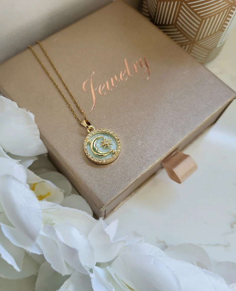 Collier Femme Fantaisie Soleil Et Lune En Acier Inoxydable  - Photo 1/3