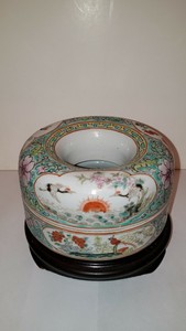 Chinese antique famille rose brush holder Guangxu 1875-1908 and of the period