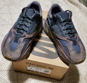 yeezy boost 700 wave runner mauve