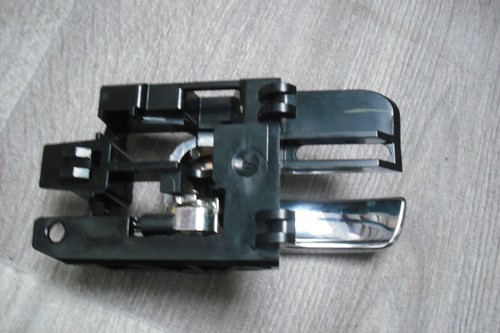 GENUINE NISSAN QASHQAI J10 2010-14 FRONT REAR INTERIOR DOOR LEVER RIGHT SIDE - Picture 3 of 3