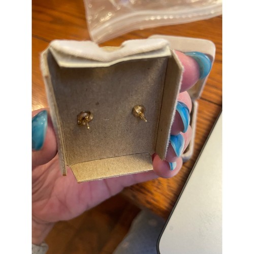 Maui divers coral and gold post back earrings in gold - Picture 5 of 5