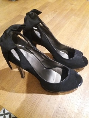 carvela black heels