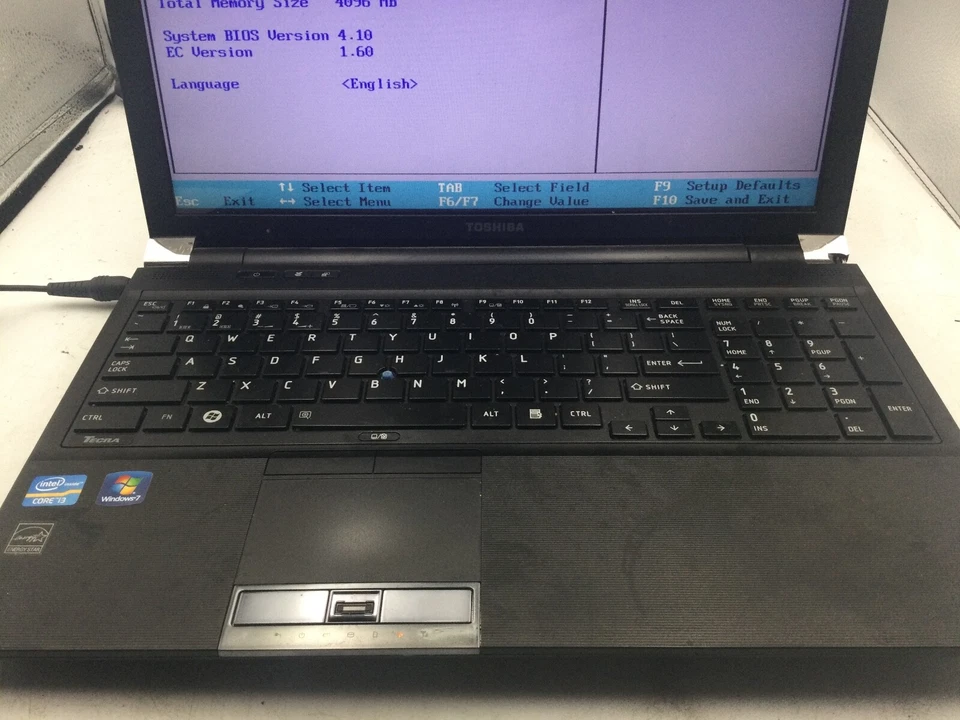 TOSHIBA TECRA R850 - BOOTS TO BIOS - INTEL CORE I3 2310 - 4GB RAM - READ DESC-BB - Image 3 of 4