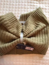 Universal Thread Women's Knit Loop Infinity Scarf  Green One Size Nwt