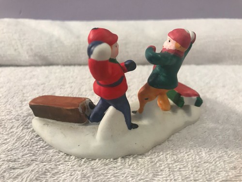 Christmas village accessory two children snowball fight CH4832 - Picture 4 of 5