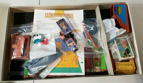 13 Dead End Drive 1993 gioco da tavolo vintage ha bisogno di stelo lampadario - Foto 4 di 5
