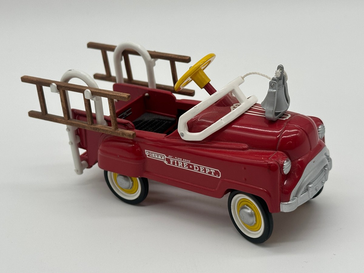 ブリキヴィンテージ　レッドバギーカー ドライバー人形付き Hallmark Kiddie Car Classics 1955 Murray Fire Truck (1999