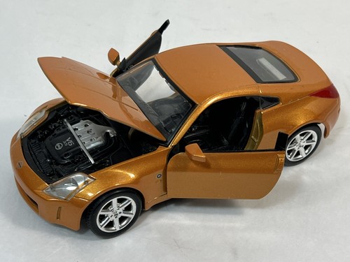 2003 Nissan 350 Z. 1/24 scale diecast Maisto model in Metallic Orange - Nice - Picture 2 of 15