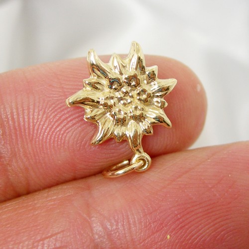 Double Sided Design Edelweiss Flower Charm Pendant 375 9ct Yellow Gold, C212 - Picture 3 of 7