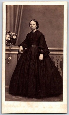 CDV 1865 Marie à Louise, viktorianische Silhouette im schwarzen Kleid von Molas Toulouse