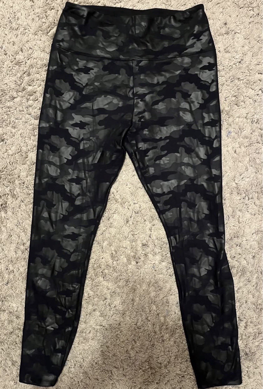 Spanx Faux Leather Camo Leggings Womens Large Sport Casual Stretch Shaping Gym