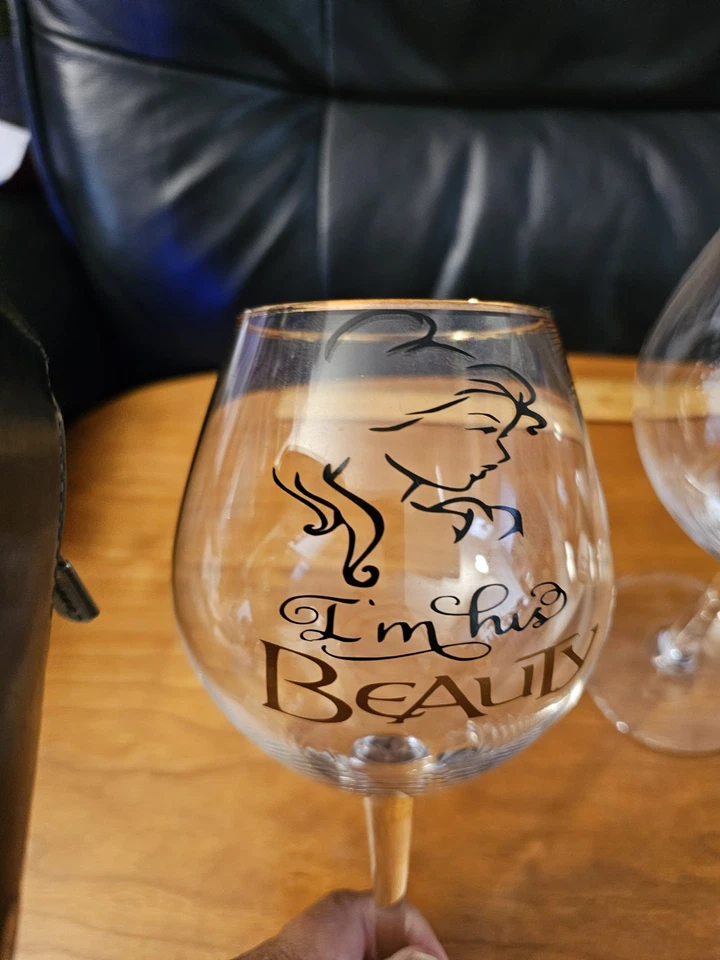 Juego de 2 copas de vino Disney La Bella y la Bestia usadas en excelente estado 9,5" Foto 2 de 4