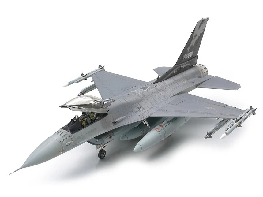 Lockeed F16 C caccia bombardiere kit tamiya 61101 1-48 aereo militare modellino - Immagine 2 di 4