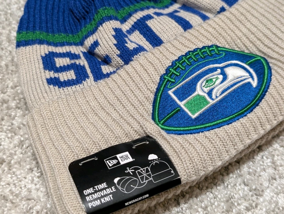 Chapéu gorro de malha 2024 NFL histórico em campo Seattle Seahawks New Era com pom novo com etiquetas - Imagem 2 de 4