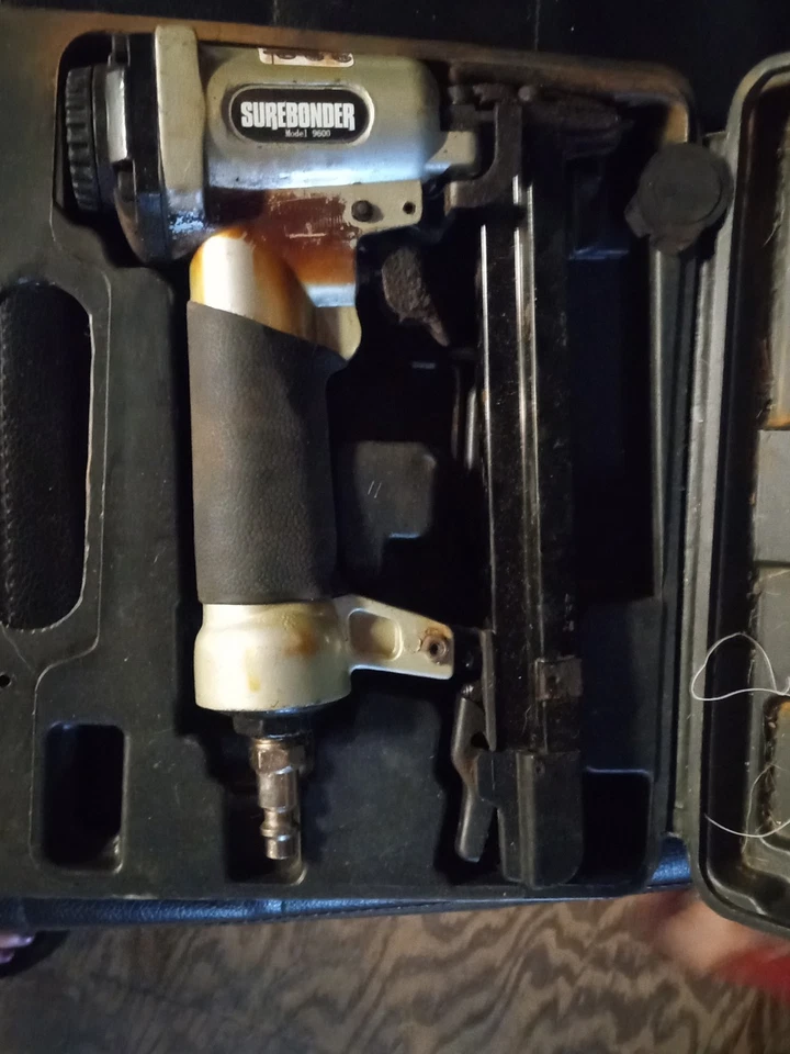 Grapadora neumática multiusos Surebonder 9600 Foto 2 de 3