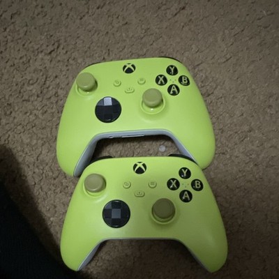 Microsoft Lot of 2 Xbox Wireless Controllers Wireless for Xbox/PC Electricyelllo