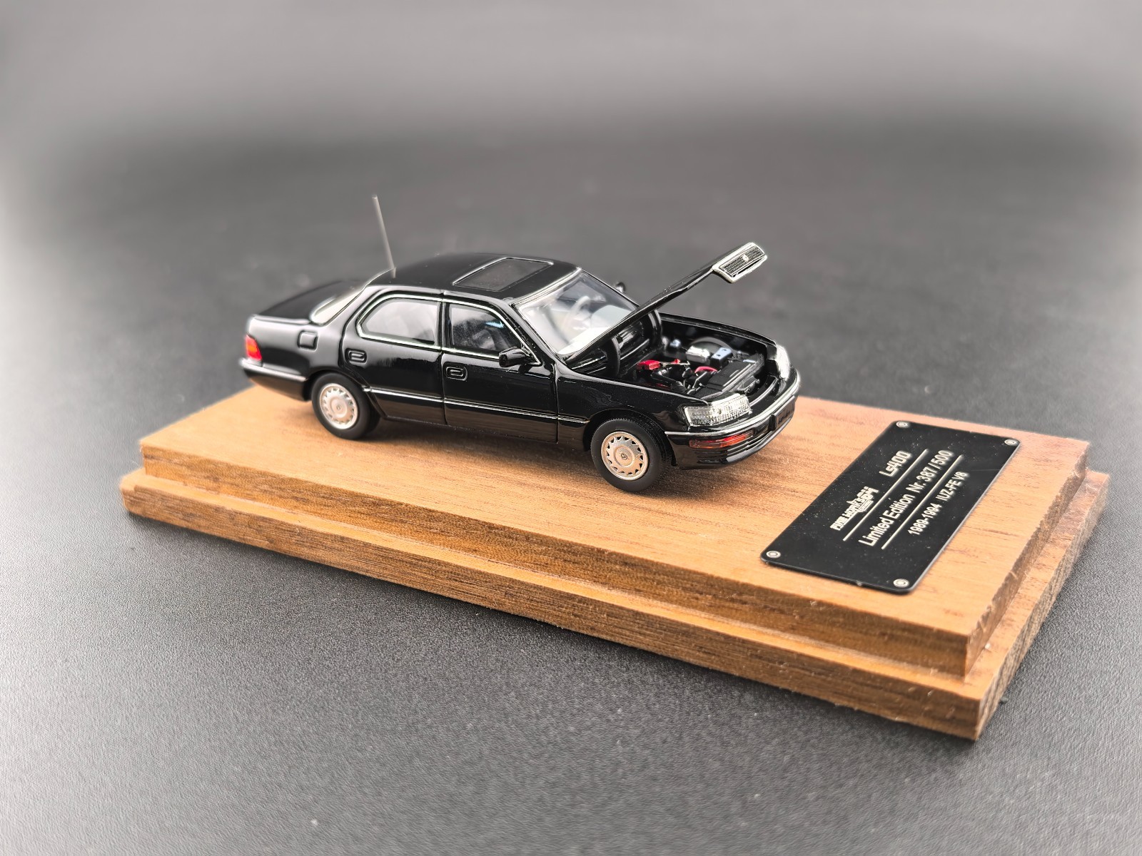 Fine Works 1:64 Lexus LS400 Alloy Car Model Collection Open Lid