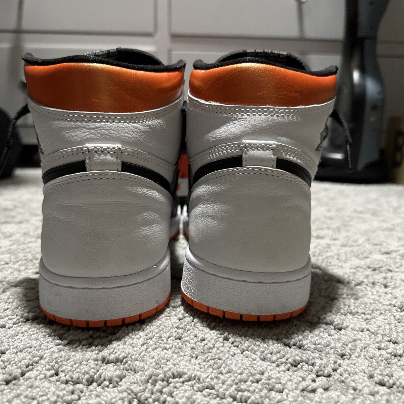 Size 9 - Jordan 1 Retro High Electro Orange - image 5