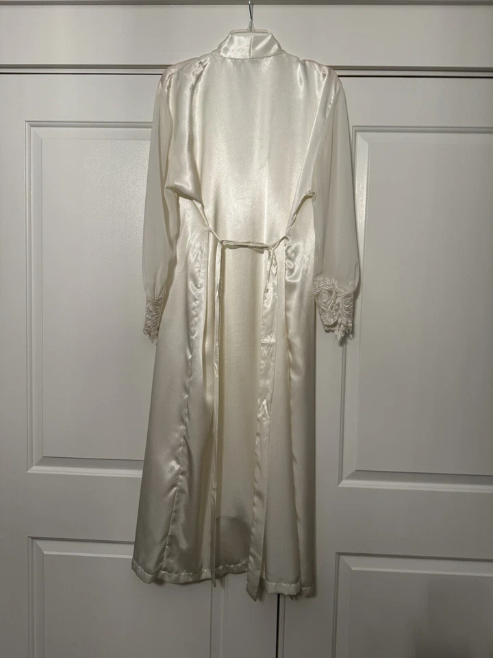 Винтажный женский халат Lord & Taylor цвета слоновой кости с бисером M - Изображение 4 из 4