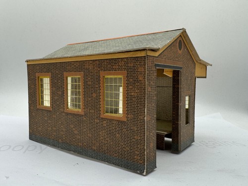 B3H95 Goods Shed Building OO Gauge Card Kit Pre-Built Building Play Worn - Picture 3 of 5