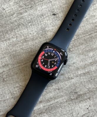 Apple Watch SE (2022) 40mm Midnight Aluminum Case with Sport Band, S/M (GPS +...