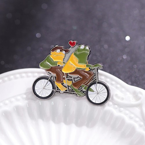 Coppia spilla bici tandem rana rospo spille smaltate bavero distintivo cartone animato animale regalo - Foto 10 di 24