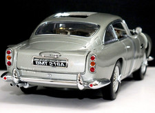 1:18 AUTOart "ASTON MARTIN DB5" James Bond WEAPONS! 007: GOLDFINGER RARE #70021