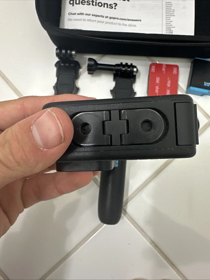 GoPro HERO10 Action Camera Bundle/Accessories - Black - Image 4 of 4