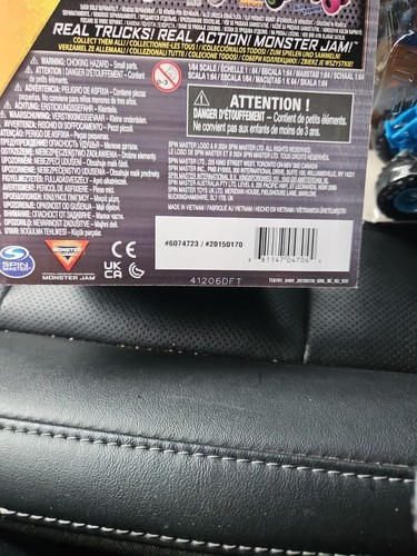 3X Monster Jam -Megalodon- Series 40 SPIN MASTER True Metal TRUCK 1:64 2025 - Picture 3 of 5