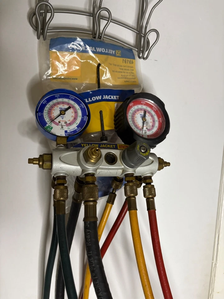 Yellow Jacket 46010 Brute II 4-клапанный испытательный и зарядный коллектор со шлангами  - Изображение 3 из 4