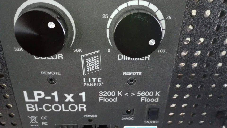 Litepanels 1x1 Bicolor LED 3- Kit de Luces con Estuche + Chauvet DJ Swarm 5 FX Foto 4 de 4