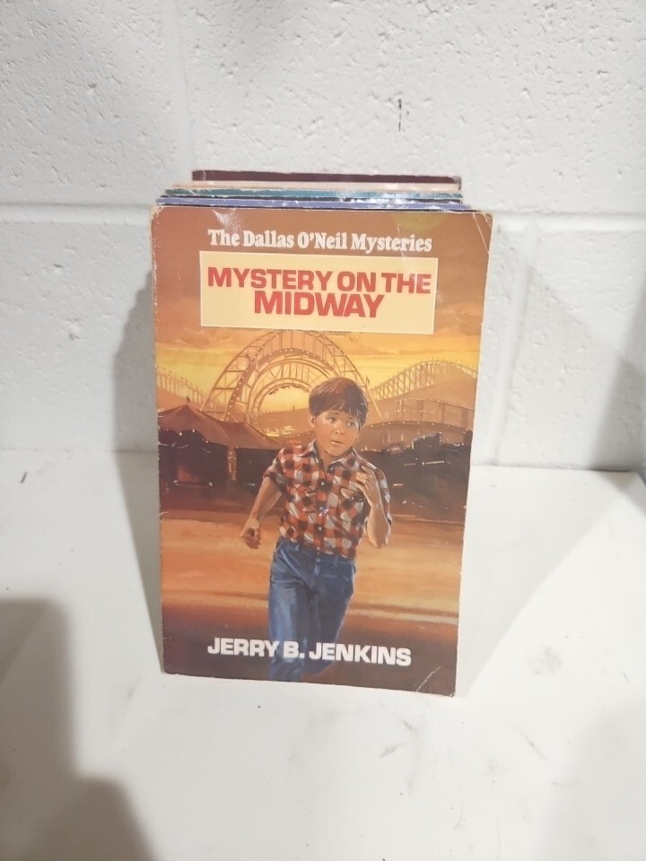 Mystery on the Midway (Dallas O'Neil Mysteries) - Paperback - GOOD