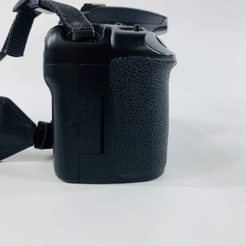 Canon EOS 30D 8.0MP Digital SLR - Picture 9 of 9