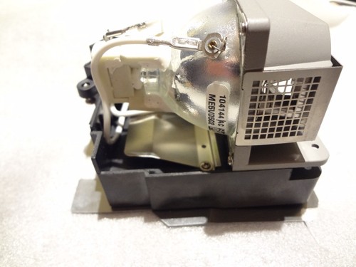 Generic VLT-XD520LP-ER Mitsubishi compatible projector lamp with housing - Picture 3 of 5