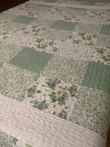Copriletto REVERSIBILE smerlato floreale verde, dimensioni complete 86” x 86” - Foto 3 di 15