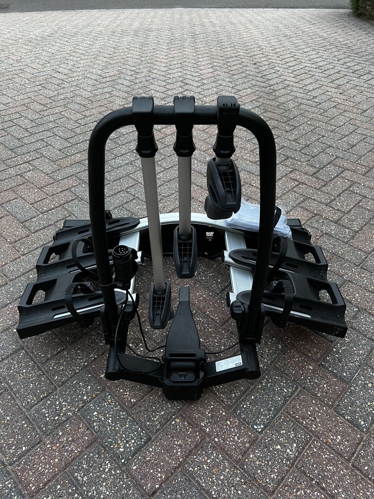 thule velocompact 927 towbar mounted cycle carrier