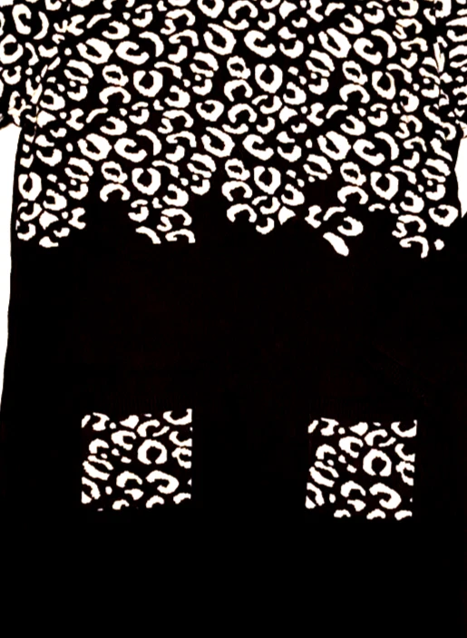 Suéter túnica cuello alto abstracto negro-blanco YUKA bolsillos delanteros T1-US pequeño Foto 3 de 4