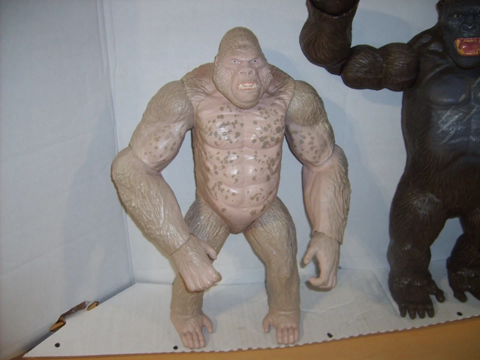 RAMPAGE la Película 16" MEGA GEORGE Articulado GORILLA & KING KONG Figura Rara Foto 3 de 4