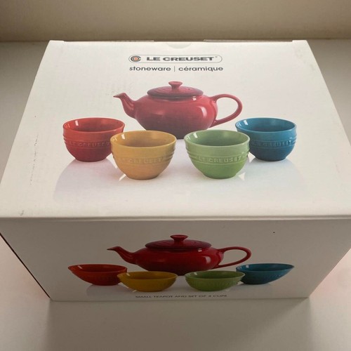 Le Creuset Regenbogen Tee Set 1 Teekanne & 4 Tassen 5 Farben Set Steinzeug Neu im Karton