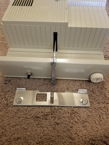 Wards 111 2x2 Slide Projector Power Tested w/ cord literature NEEDS BULB / LAMP - Picture 4 of 10