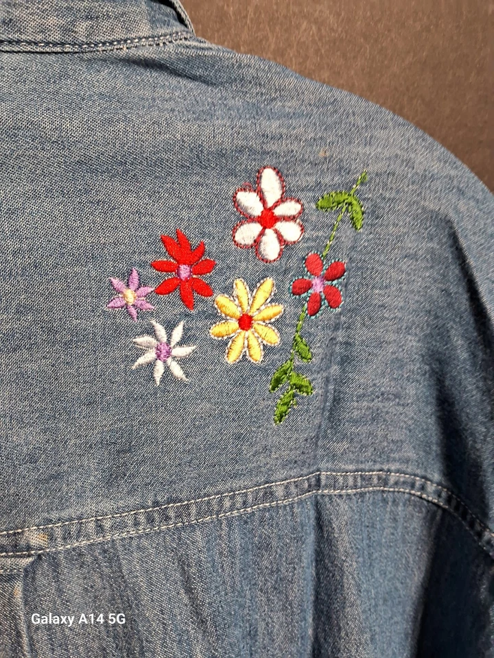 Camisa abotonada Silver Threads para mujer azul mediano denim floral bordado algodón L Foto 4 de 4