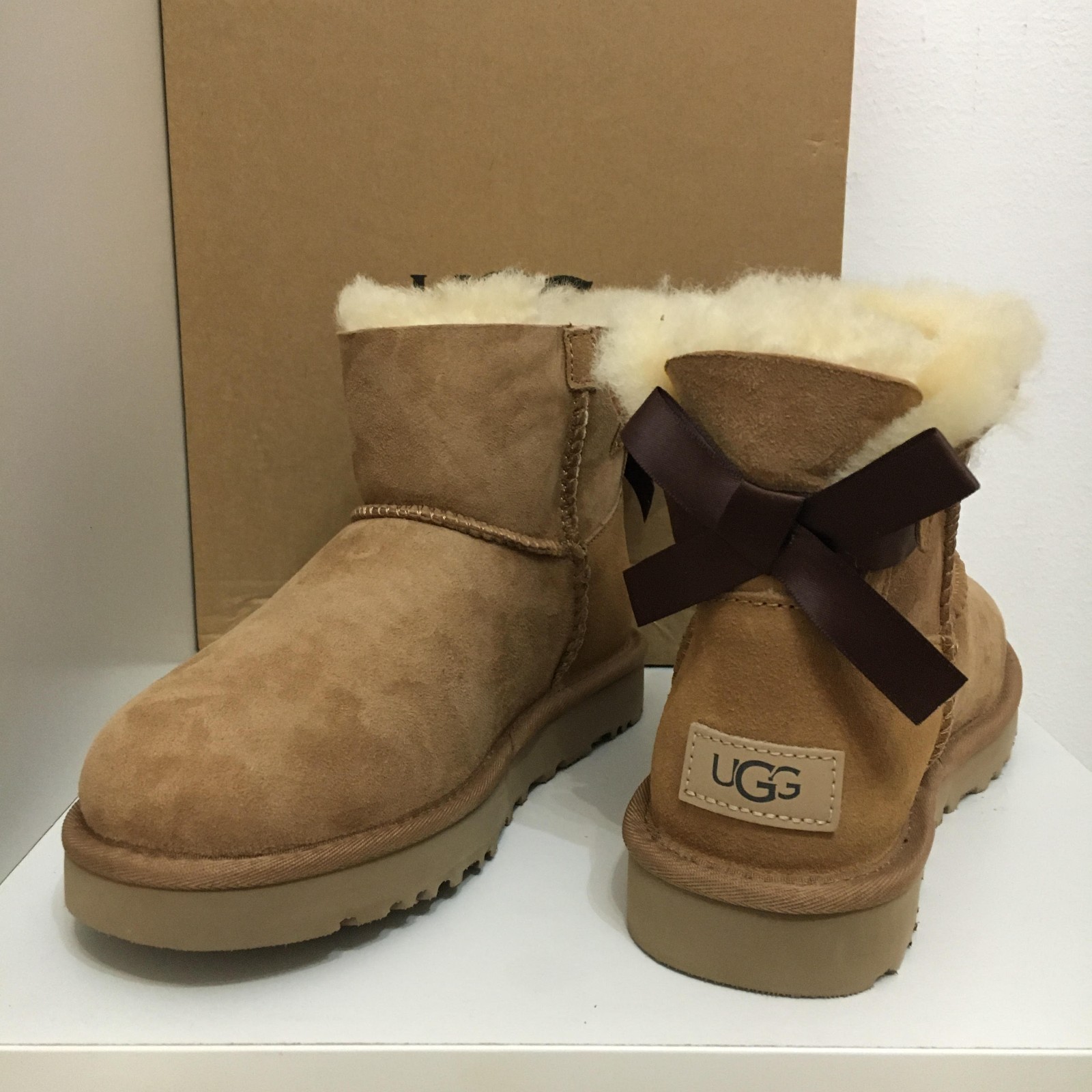 Stivaletti UGG Mini Bailey Bow II Donna Da 35 a 40 EU Colore Cammello e Grigio