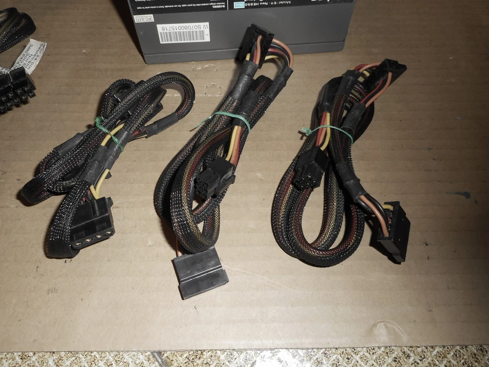 Alimentatore modulare 650W Antec NeoPower 650 Blu - Funzionante - Immagine 4 di 4