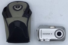 Olympus D-590ZOOM Digital Camera 4.0 MP With Case