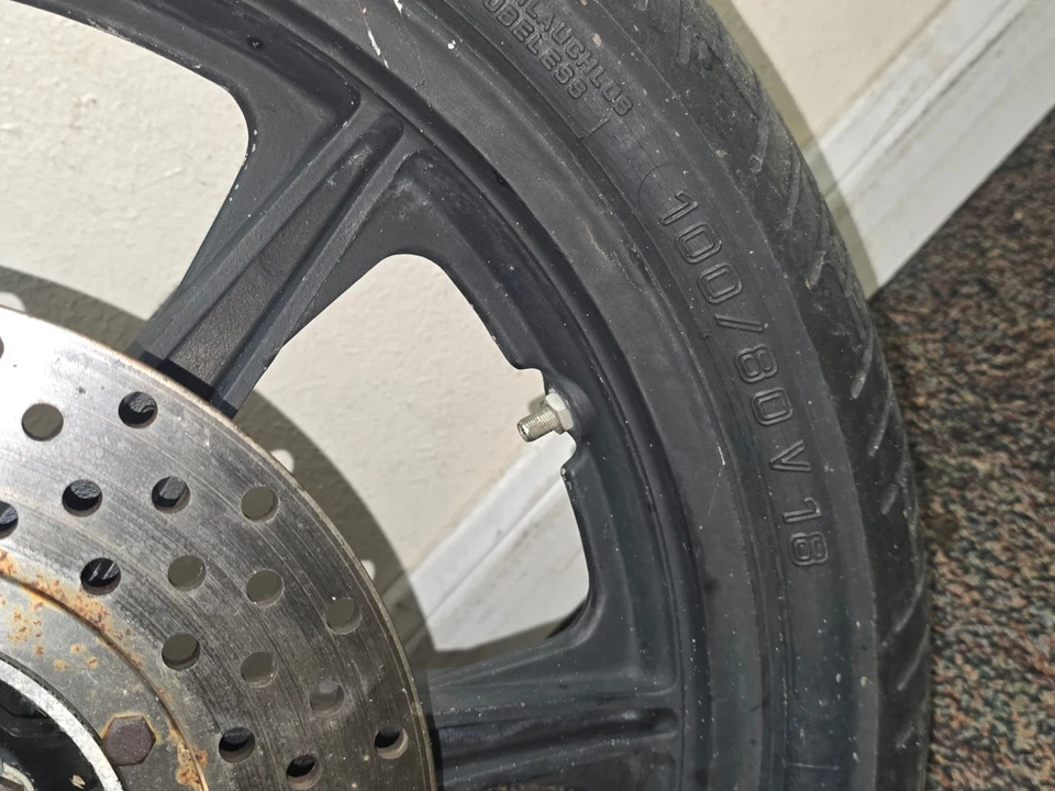 Yamaha RD400C 1976 rueda trasera 18 x 1,85" rotor Kobesteel neumático Metzler RD 400 C Foto 4 de 4