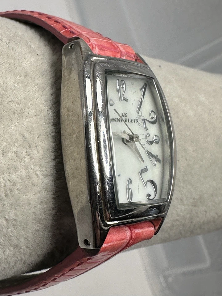 Anne Klein 10/6985 全新电池女士 MOP 手表 24 毫米 7 英寸粉色皮革表带 L81 — 第 3/4 张图片
