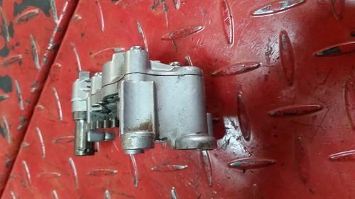 HONDA TRX 350 FOUR TRAX / FOREMAN - OIL PUMP + PIPE WORKS GOOD # 15100-HA7-770 - Picture 6 of 12