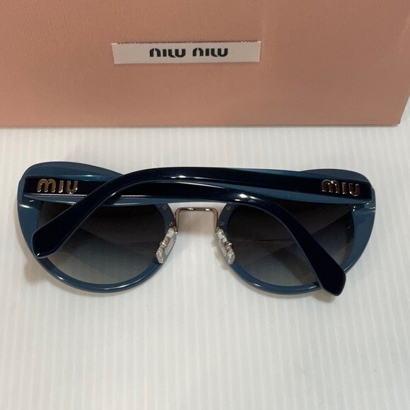 Miu Miu woman display picture 3
